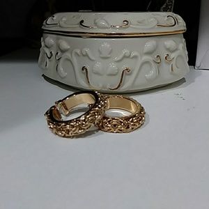 Gorgeous yellow gold tone earring